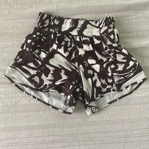 Lululemon Hotty Hot high rise lined short 4”